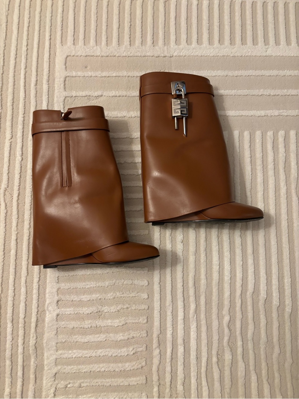 Givenchy Shark Lock Ankle Boots in leather - Picture 3 of 8